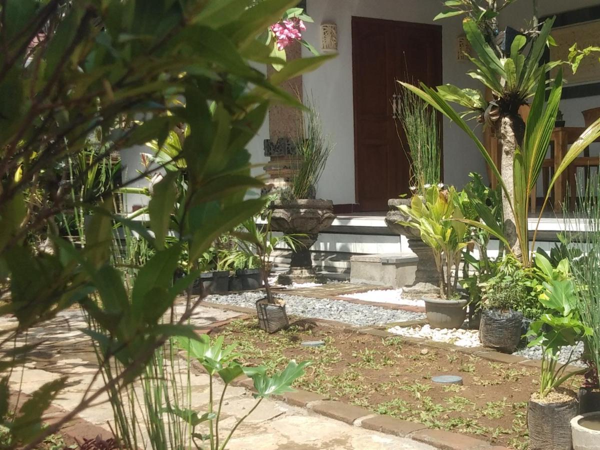 Serongga Guest House Lebih Exterior photo